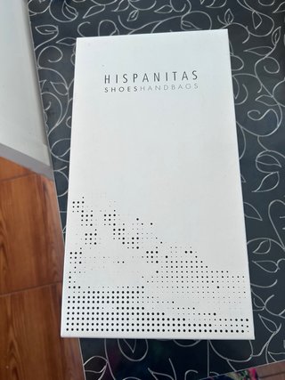 Zapatos Hispalitas dorados y plateados