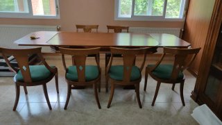 Mesa + sillas clásicas de comedor extensible