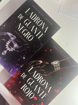 Ladrona de Guante Rojo
