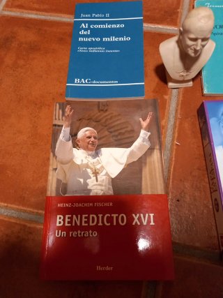 Lote Libros Papa Juan Pablo II y Benedicto XVI