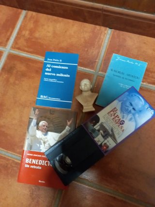 Lote Libros Papa Juan Pablo II y Benedicto XVI