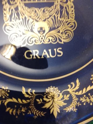 Plato conmemorativo graus