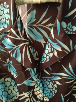 Blusa estampada floral marrón y turquesa