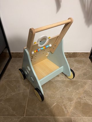 Andador de madera para bebé