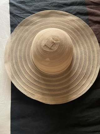 Sombrero de ala ancha beige