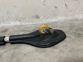 Waveboard / Skate 2 Ruedas Diseño Calaveras