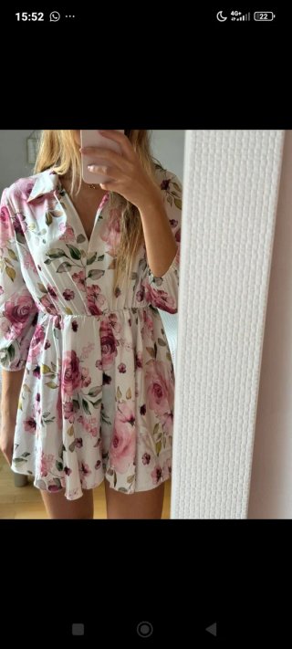 Vestido floral rosa y blanco