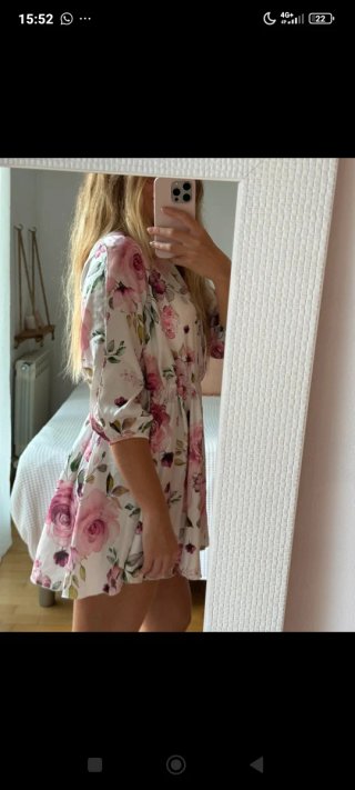 Vestido floral rosa y blanco