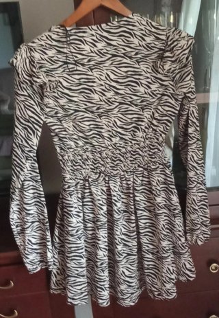 Vestido corto estampado cebra.      Talla S