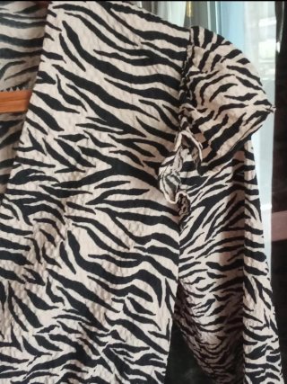 Vestido corto estampado cebra.      Talla S