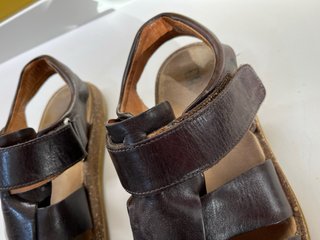 Sandalias Camper cuero original. Tipo pelotas T42