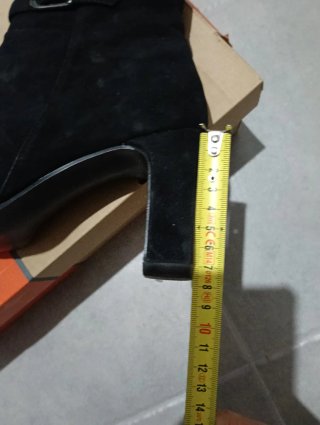 Botines de tacón negras con hebilla