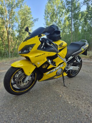 Honda CBR 600 F Amarilla