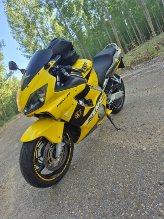 Honda CBR 600 F Amarilla