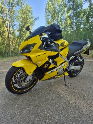 Honda CBR 600 F Amarilla