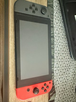 Nintendo Switch 128GB + Mario Kart 8 Deluxe