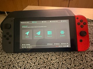 Nintendo Switch 128GB + Mario Kart 8 Deluxe