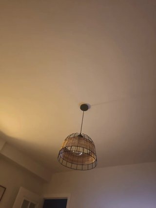 Lámpara de techo salón metal y mimbre