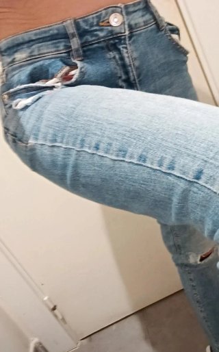 Pantalón vaquero roto