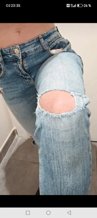 Pantalón vaquero roto