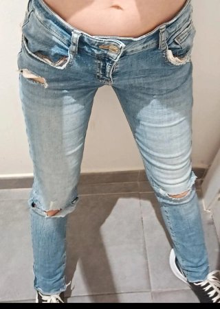 Pantalón vaquero roto