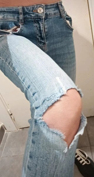 Pantalón vaquero roto