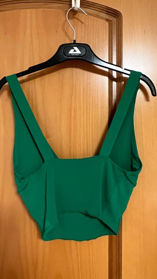 Top verde Stradivarius. Talla XS.