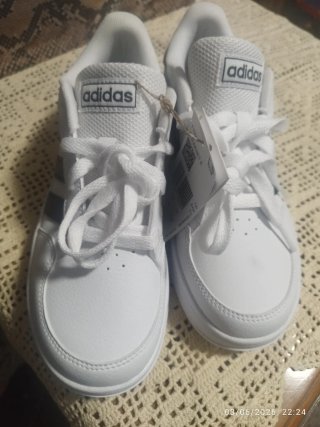 Zapatillas Adidas Blancas y Negras