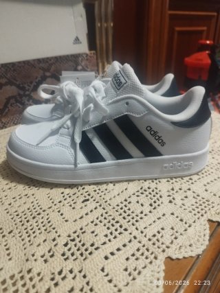 Zapatillas Adidas Blancas y Negras