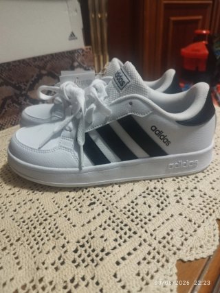 Zapatillas Adidas Blancas y Negras