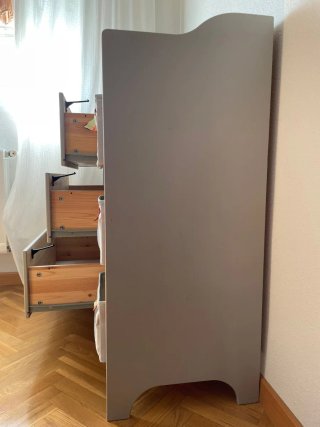 Cómoda infantil IKEA gris (TROGEN)