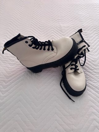 Tenis . Botas. Zapatos