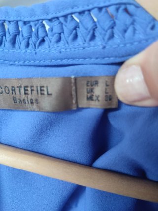 Blusa CORTEFIEL.TIENE UNA PEQUEÑA MANCHA DESCOLORI