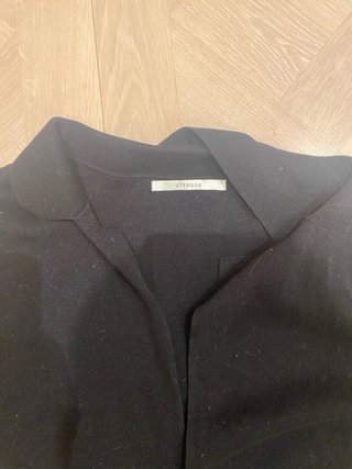 Abrigo Uterqüe bordado negro talla S