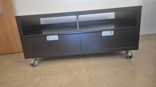 Mueble TV con ruedas y cajones
