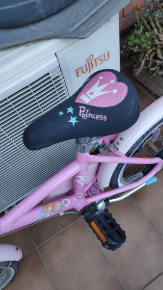Bicicleta infantil rosa con silla para muñeco