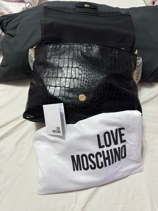 Bolso Love Moschino efecto cocodrilo negro