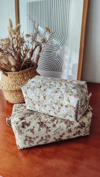 Neceseres hechos a mano floral