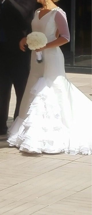 Vestido de Novia Blanco con Cola, estilo andaluz