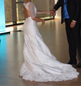 Vestido de Novia Blanco con Cola, estilo andaluz