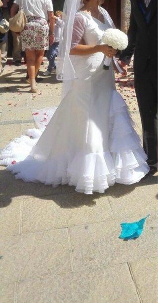 Vestido de Novia Blanco con Cola, estilo andaluz