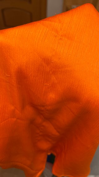 Vestido satinado tirantes naranja. Lefties.