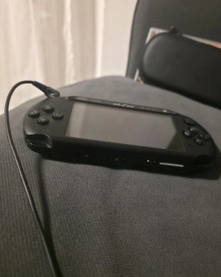 PSP Street E-1004 Negro + 5 Juegos