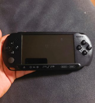 PSP Street E-1004 Negro + 5 Juegos