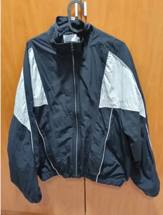 Chaqueta cortavientos Bershka vintage