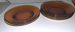 Juego de platos de cristal ámbar