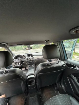 Mercedes B180 CDI Automático · 141.938 km · 2013