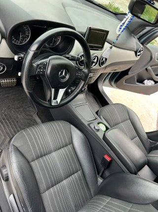 Mercedes B180 CDI Automático · 141.938 km · 2013