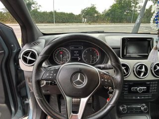 Mercedes B180 CDI Automático · 141.938 km · 2013