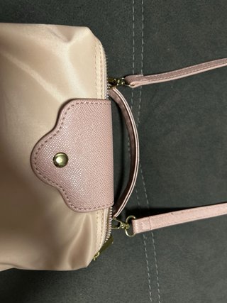 Bolso rosa con cadena dorada
